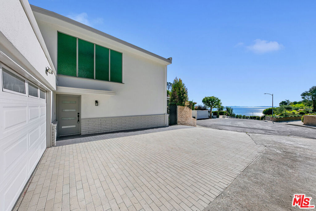 1054 Enchanted Way - Photo 2