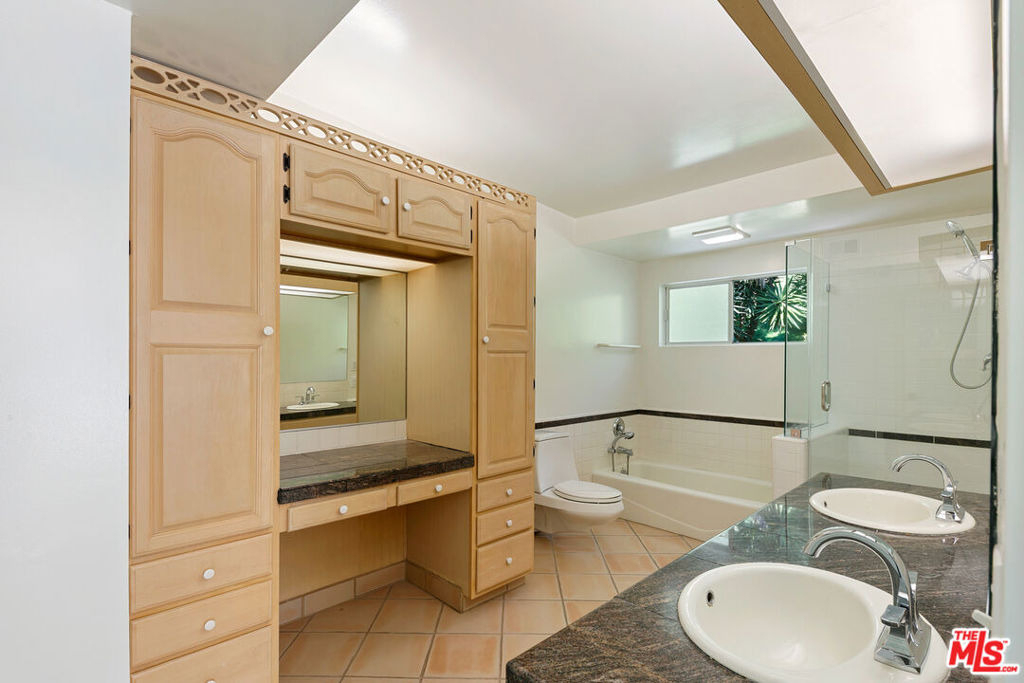 1054 Enchanted Way - Photo 27