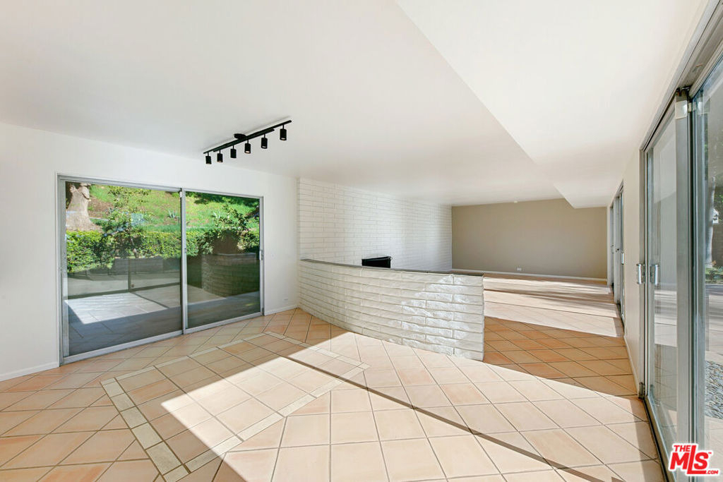 1054 Enchanted Way - Photo 4