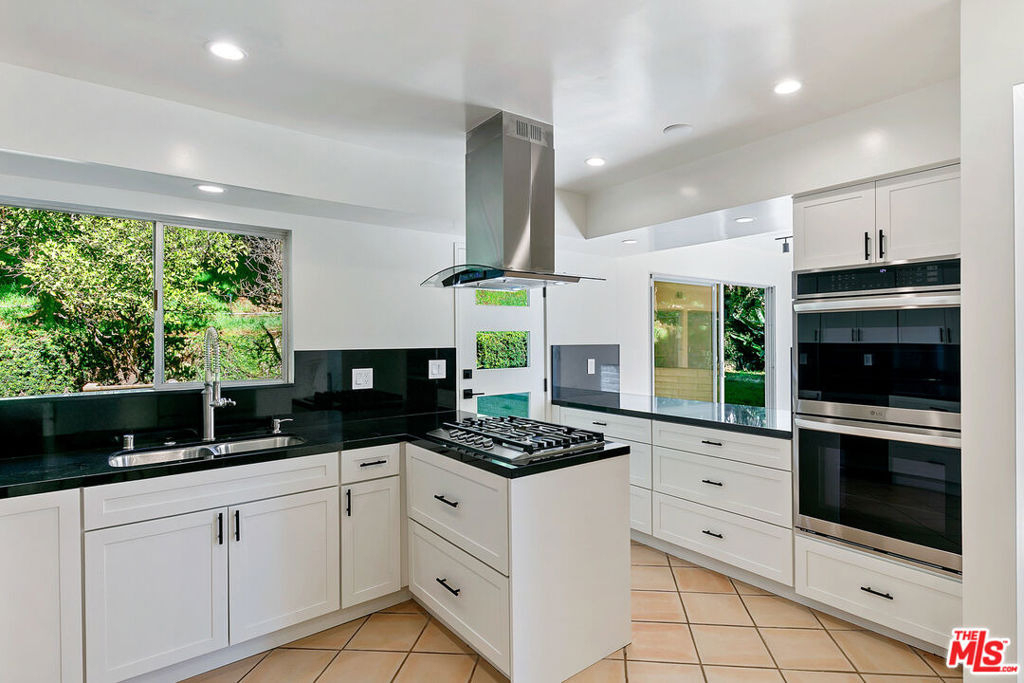 1054 Enchanted Way - Photo 9