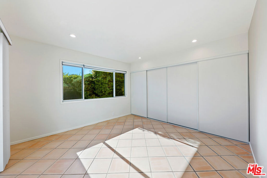1054 Enchanted Way - Photo 12