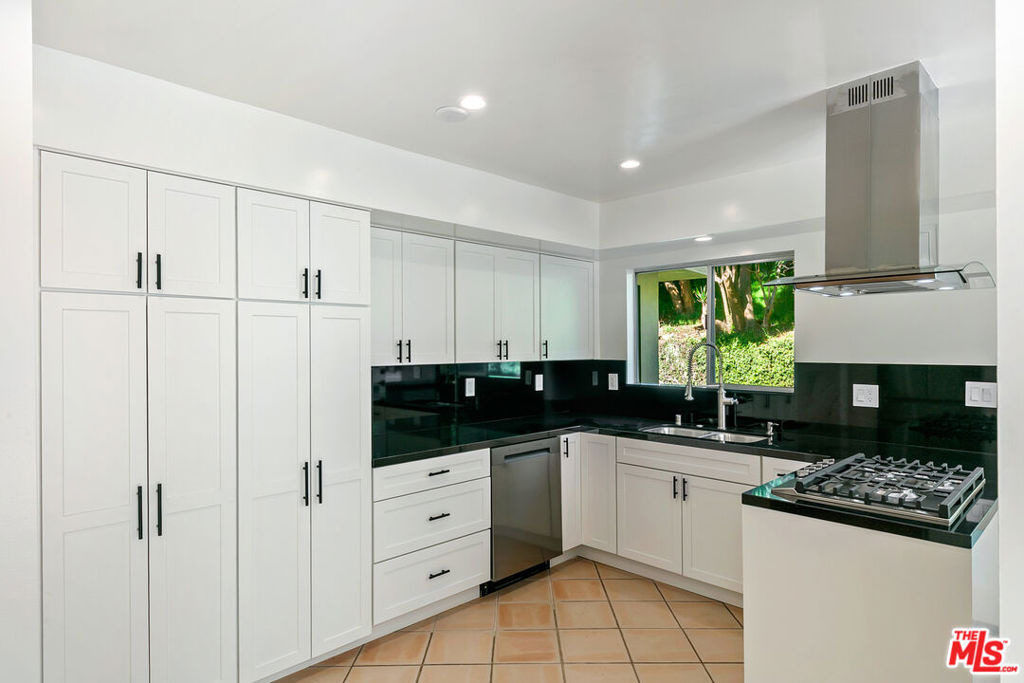 1054 Enchanted Way - Photo 8