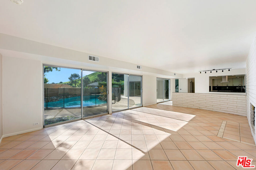 1054 Enchanted Way - Photo 6