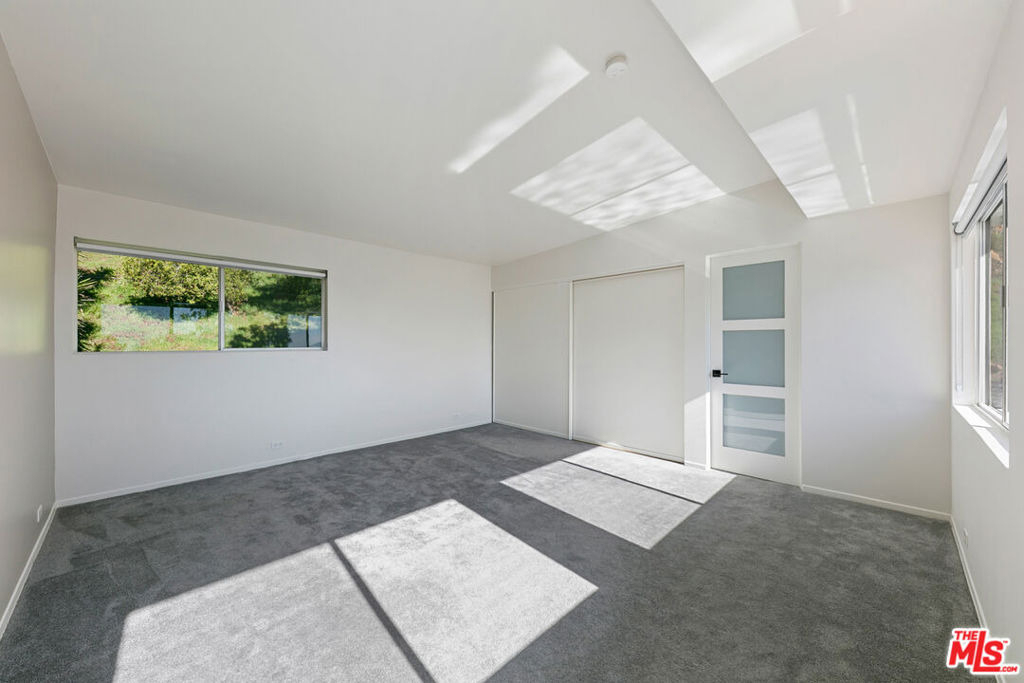 1054 Enchanted Way - Photo 17