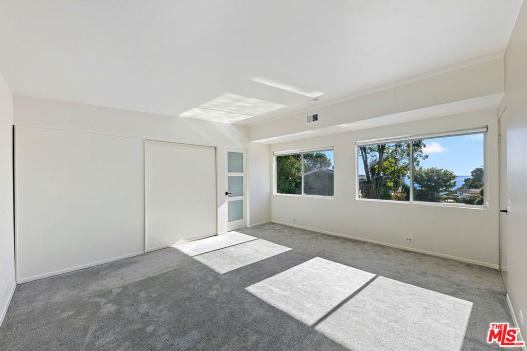 1054 Enchanted Way - Photo 16