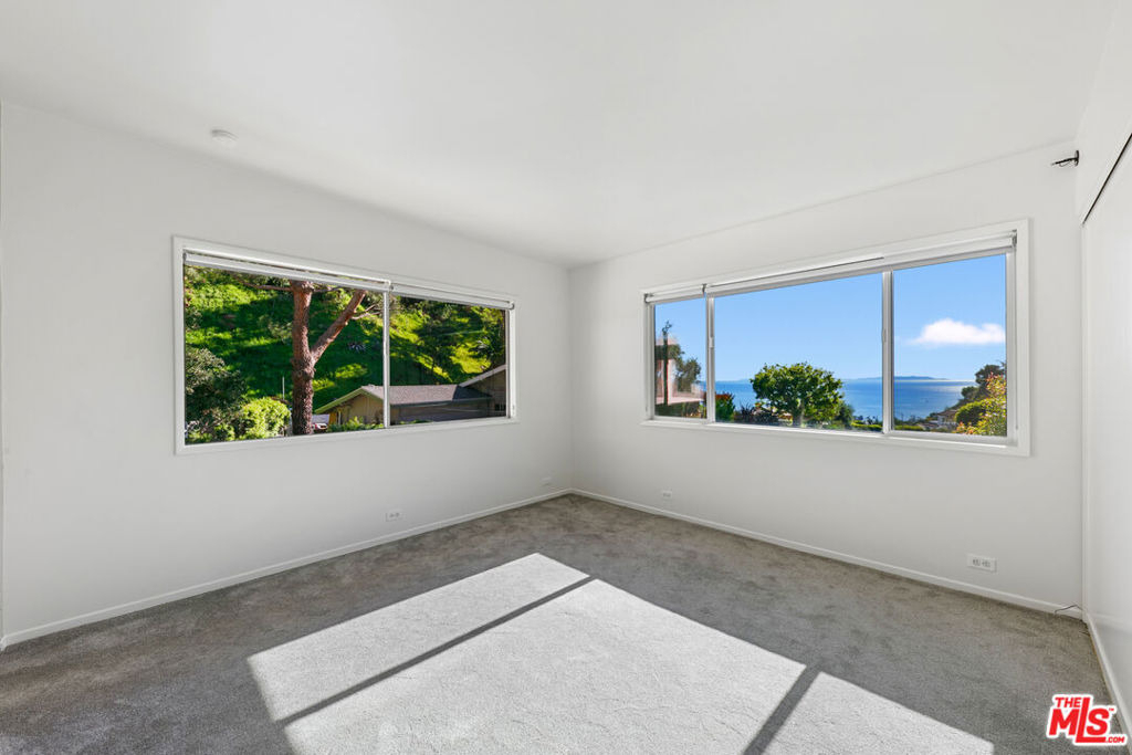 1054 Enchanted Way - Photo 21