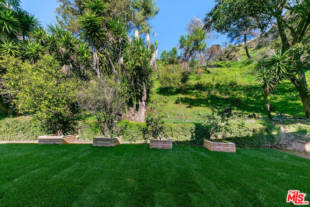 1054 Enchanted Way - Photo 33