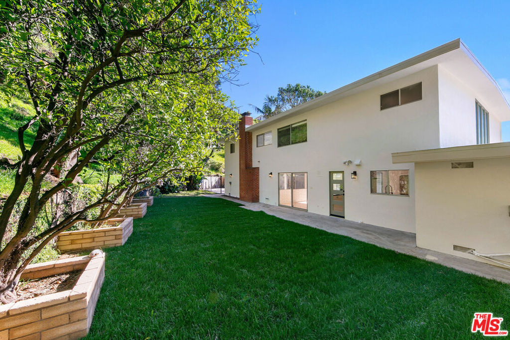 1054 Enchanted Way - Photo 34