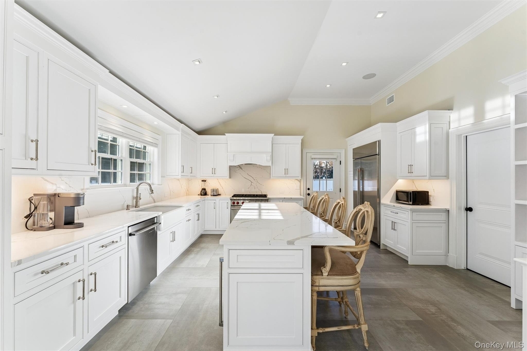 275 Mill Road - Photo 5
