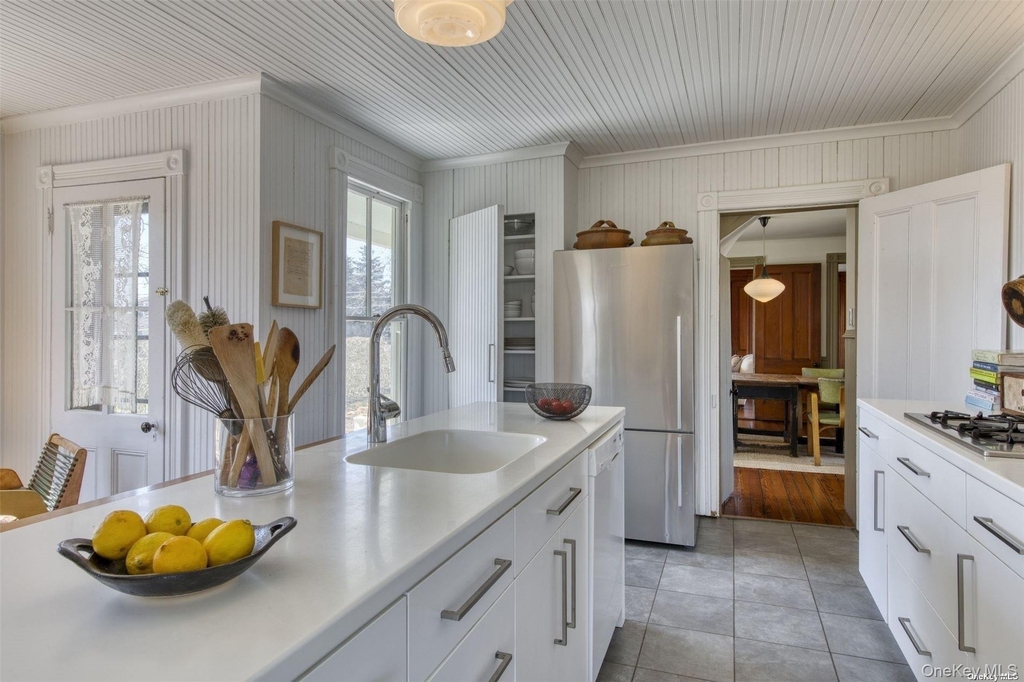 1855 Village Lane - Photo 6