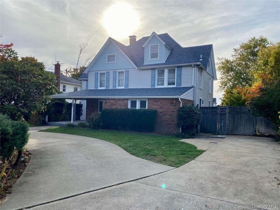 460 Bayview Avenue S - Photo 0