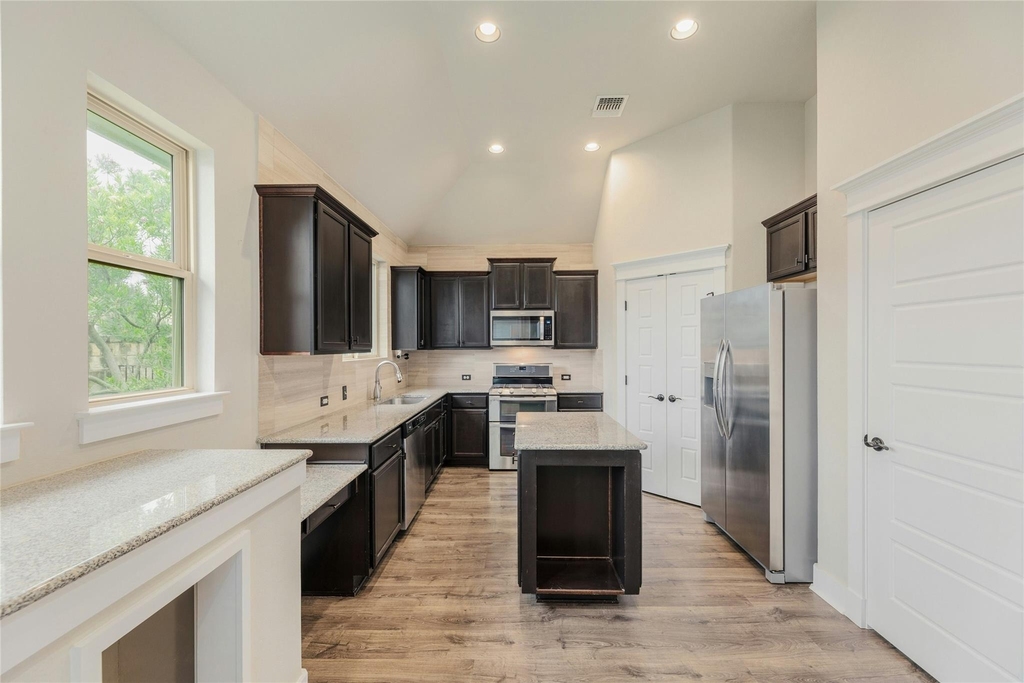 11108 Railway Ln - Photo 11
