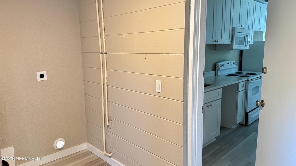 696 Kestner Road - Photo 5