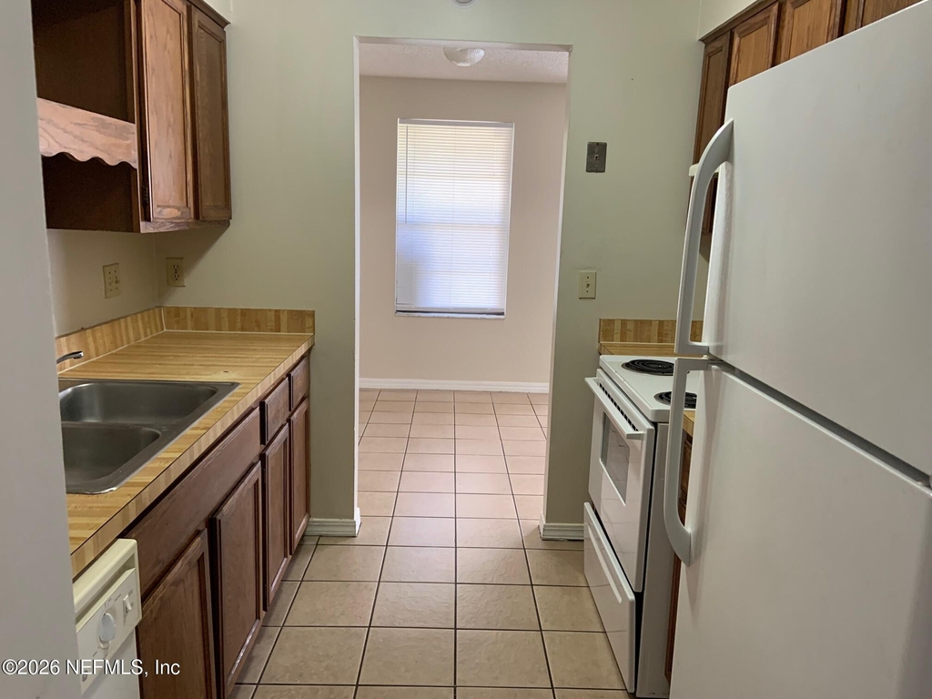 453 Bentwood Lane - Photo 6
