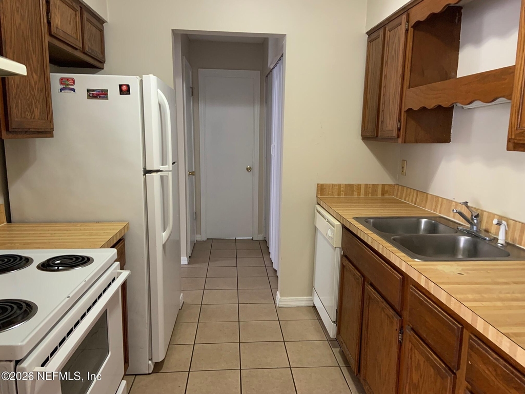 453 Bentwood Lane - Photo 5