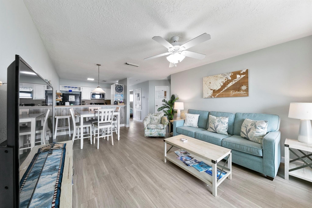 7600 Seawall Boulevard - Photo 2
