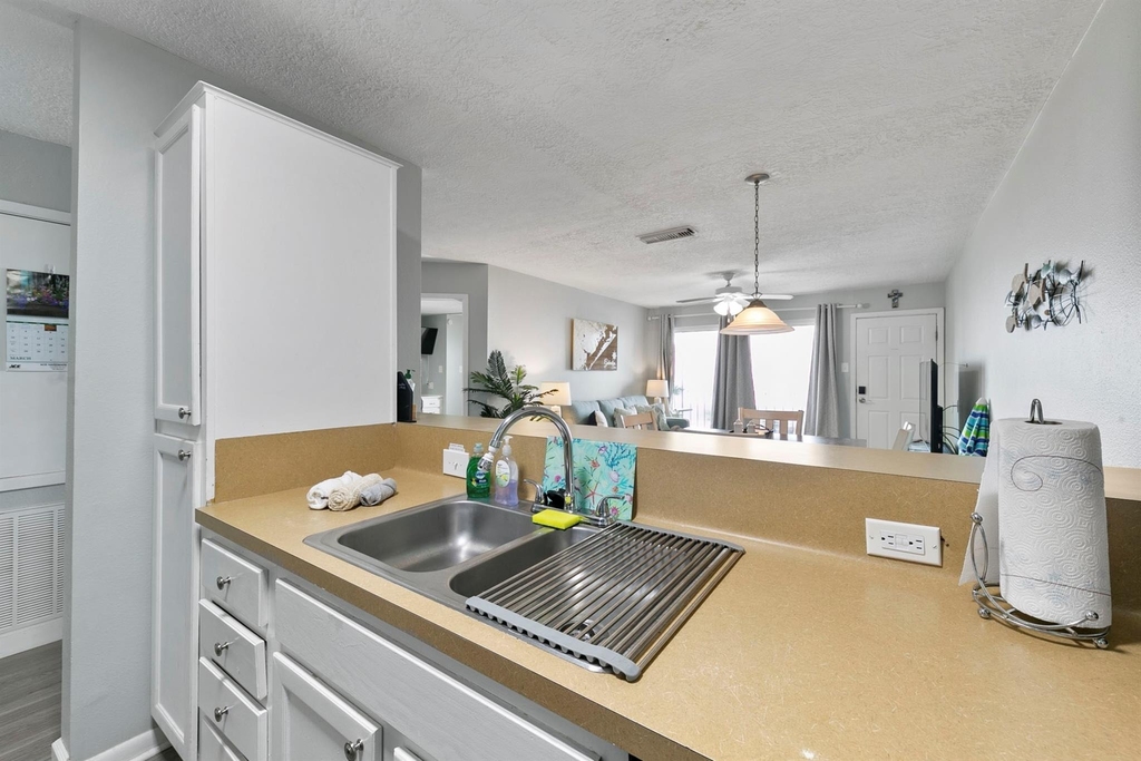 7600 Seawall Boulevard - Photo 9