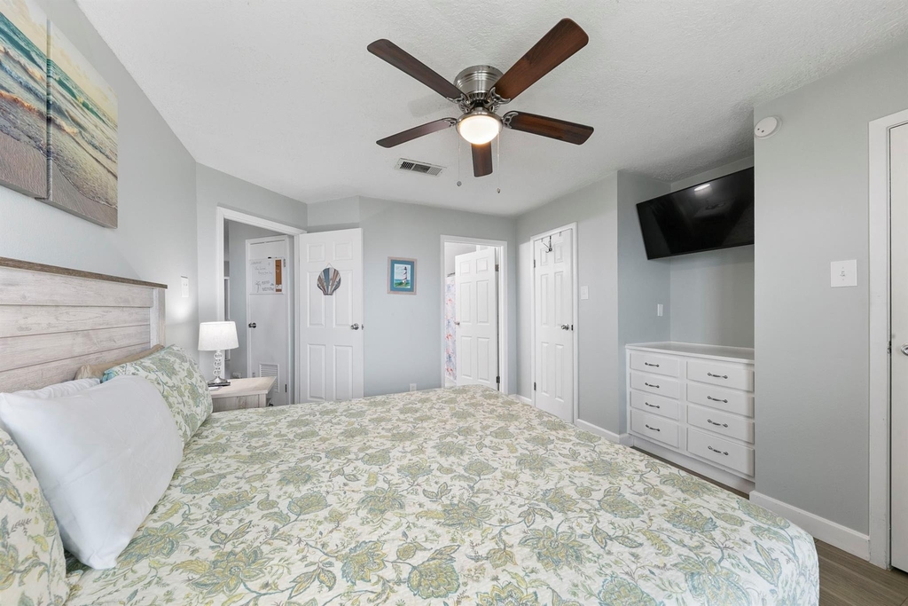 7600 Seawall Boulevard - Photo 13