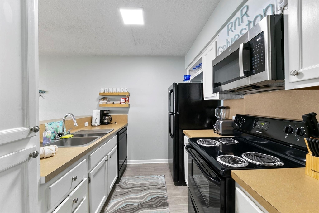 7600 Seawall Boulevard - Photo 8
