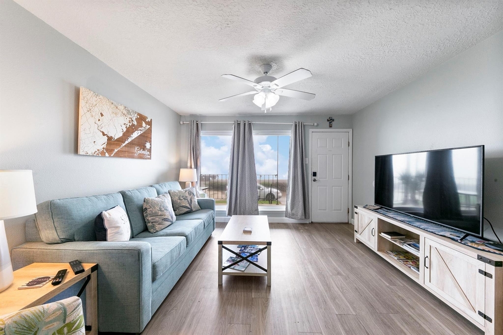 7600 Seawall Boulevard - Photo 0