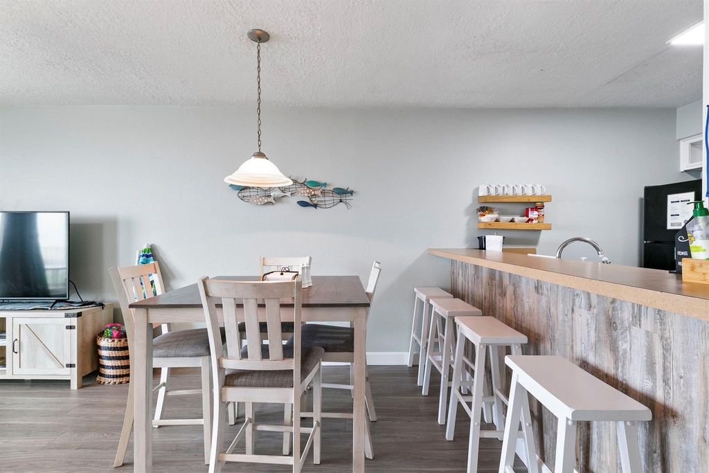 7600 Seawall Boulevard - Photo 5