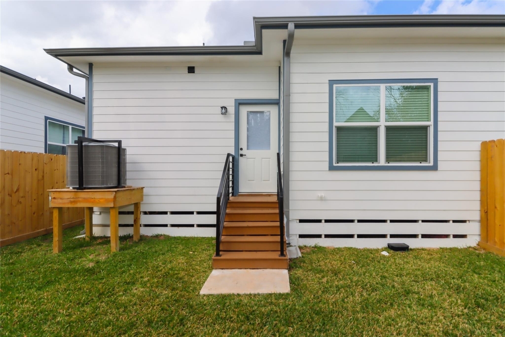 4902 Higgins Street - Photo 36