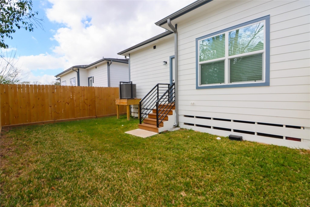 4902 Higgins Street - Photo 35