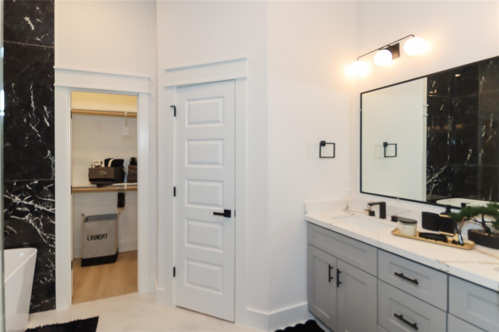 4902 Higgins Street - Photo 22