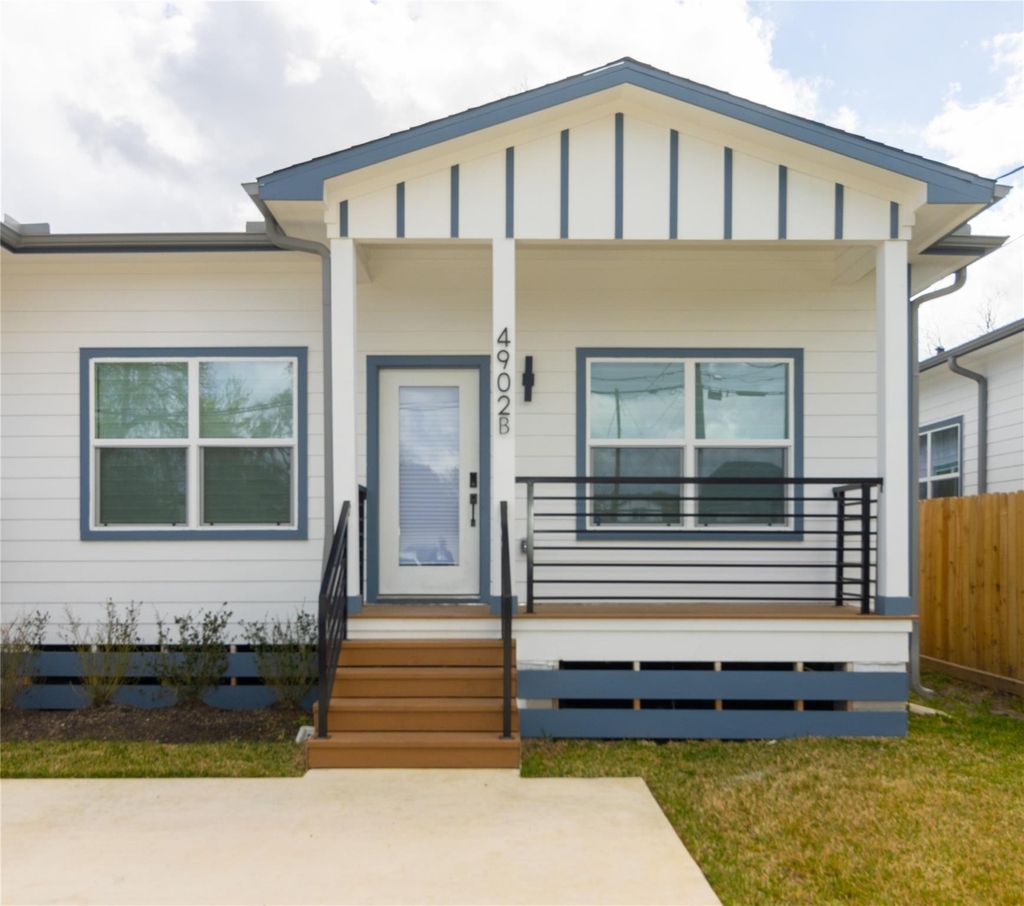 4902 Higgins Street - Photo 0