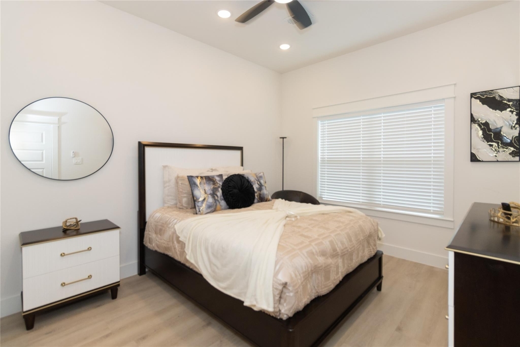 4902 Higgins Street - Photo 16
