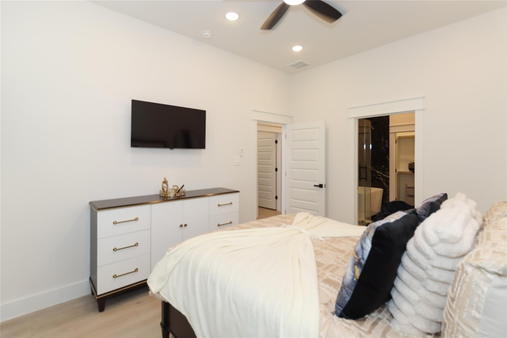 4902 Higgins Street - Photo 19