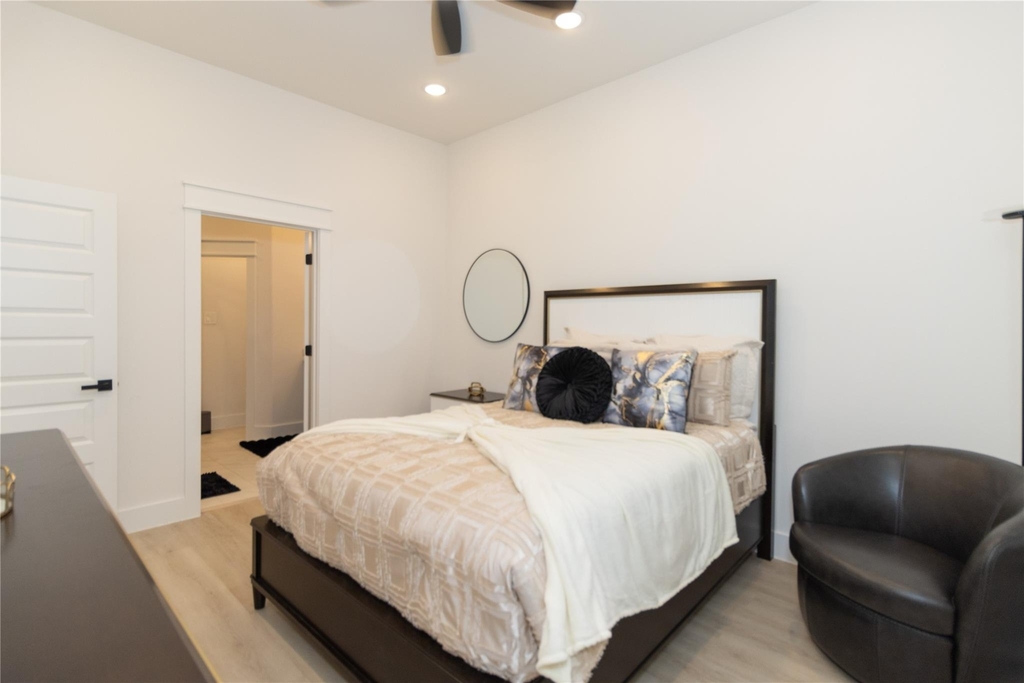 4902 Higgins Street - Photo 18