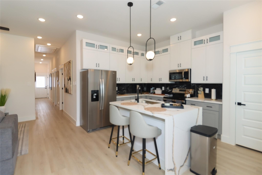 4902 Higgins Street - Photo 9