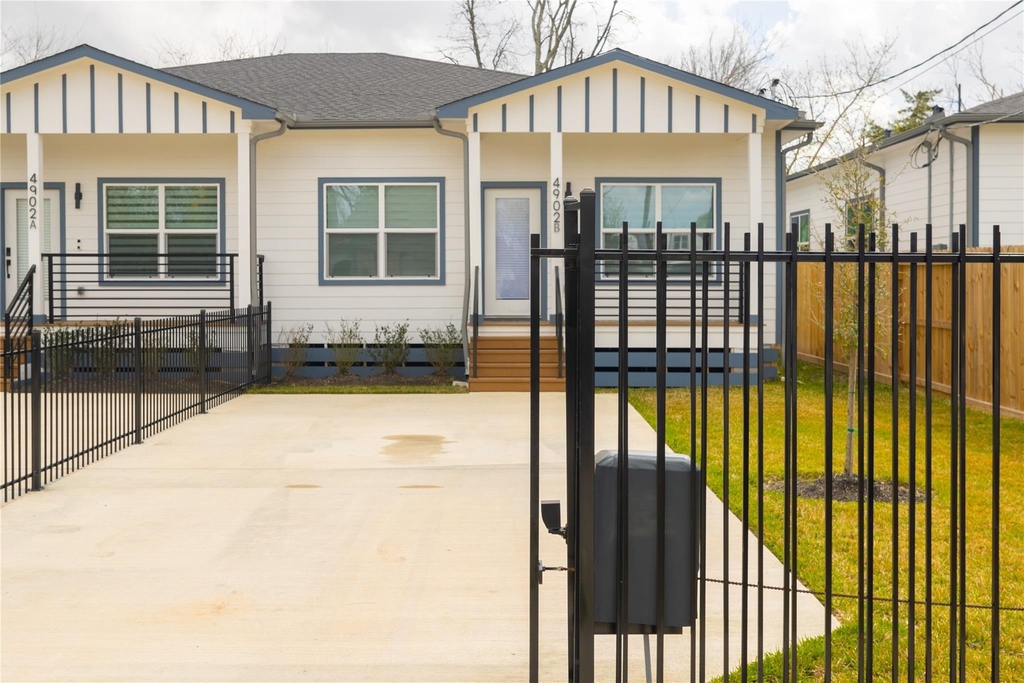 4902 Higgins Street - Photo 37