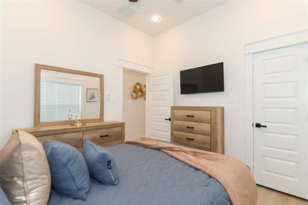 4902 Higgins Street - Photo 25