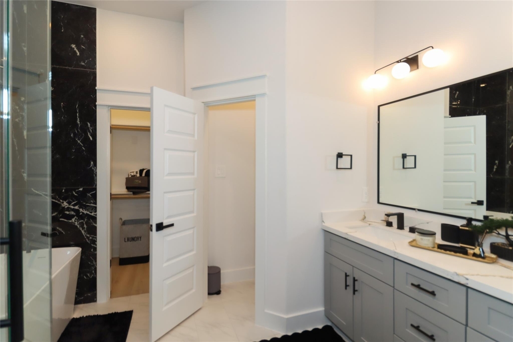 4902 Higgins Street - Photo 21