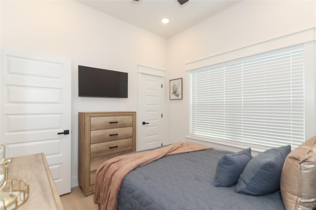 4902 Higgins Street - Photo 27