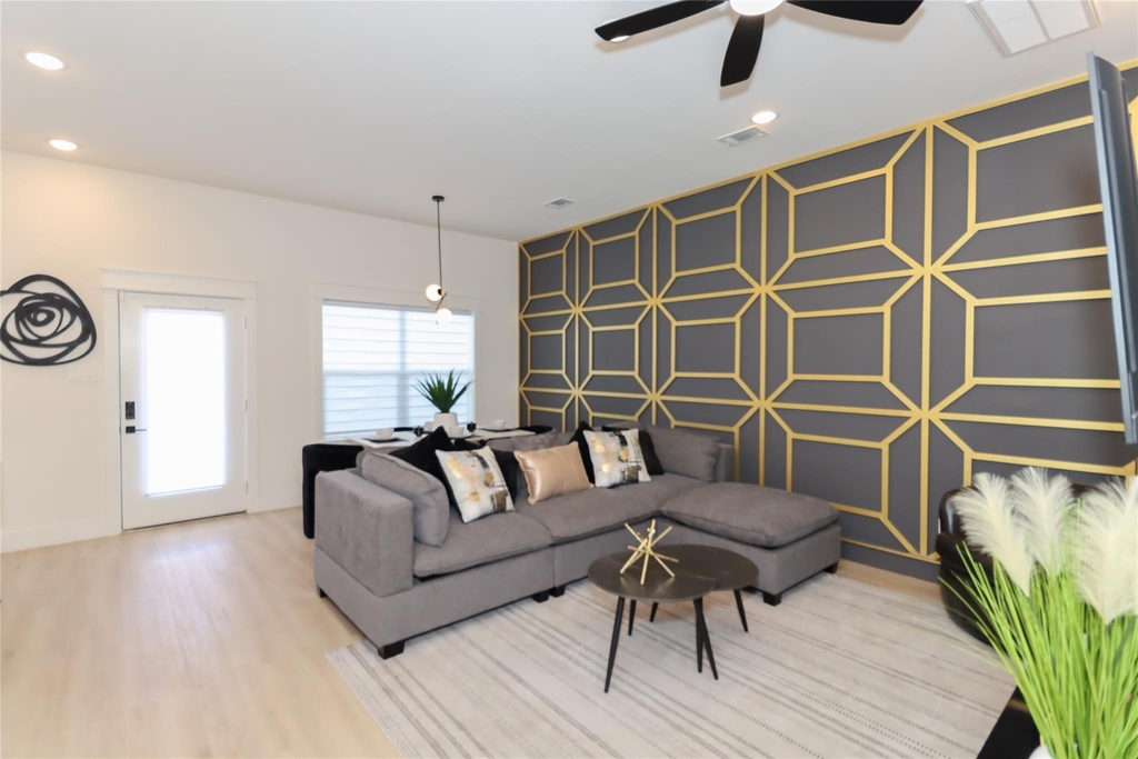 4902 Higgins Street - Photo 3