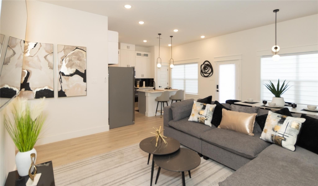 4902 Higgins Street - Photo 2