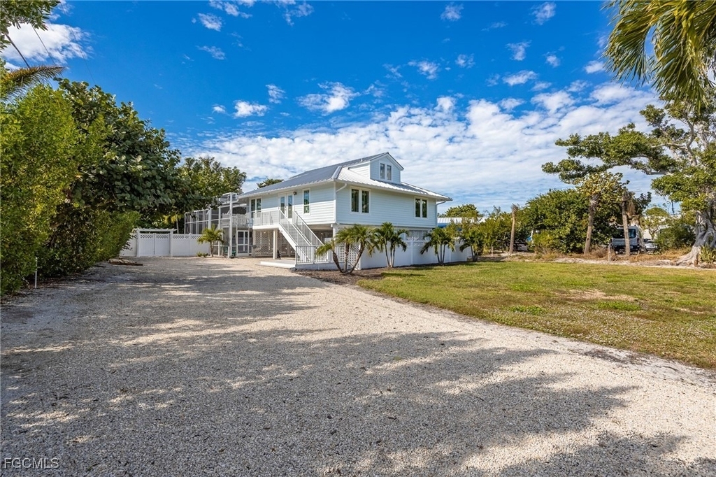 424 Lagoon Drive - Photo 1