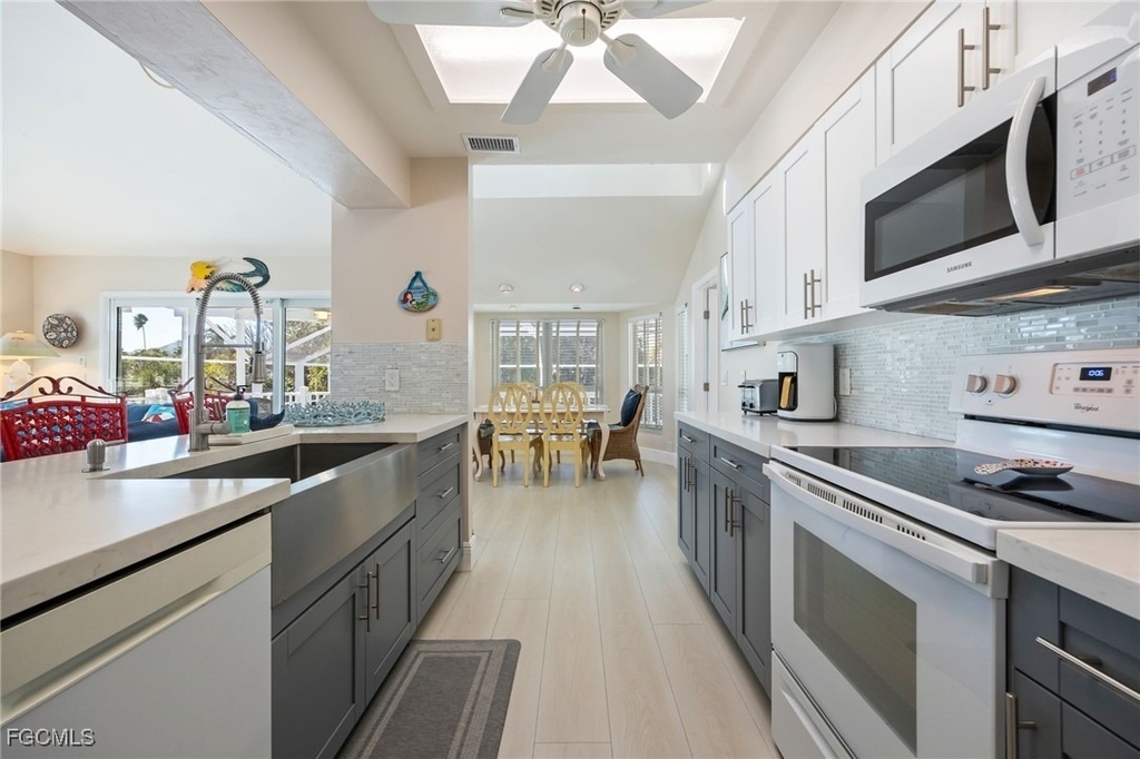 424 Lagoon Drive - Photo 14