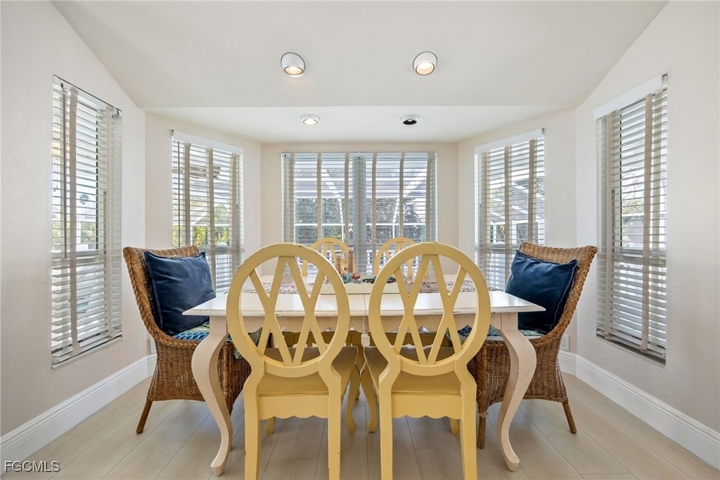 424 Lagoon Drive - Photo 9