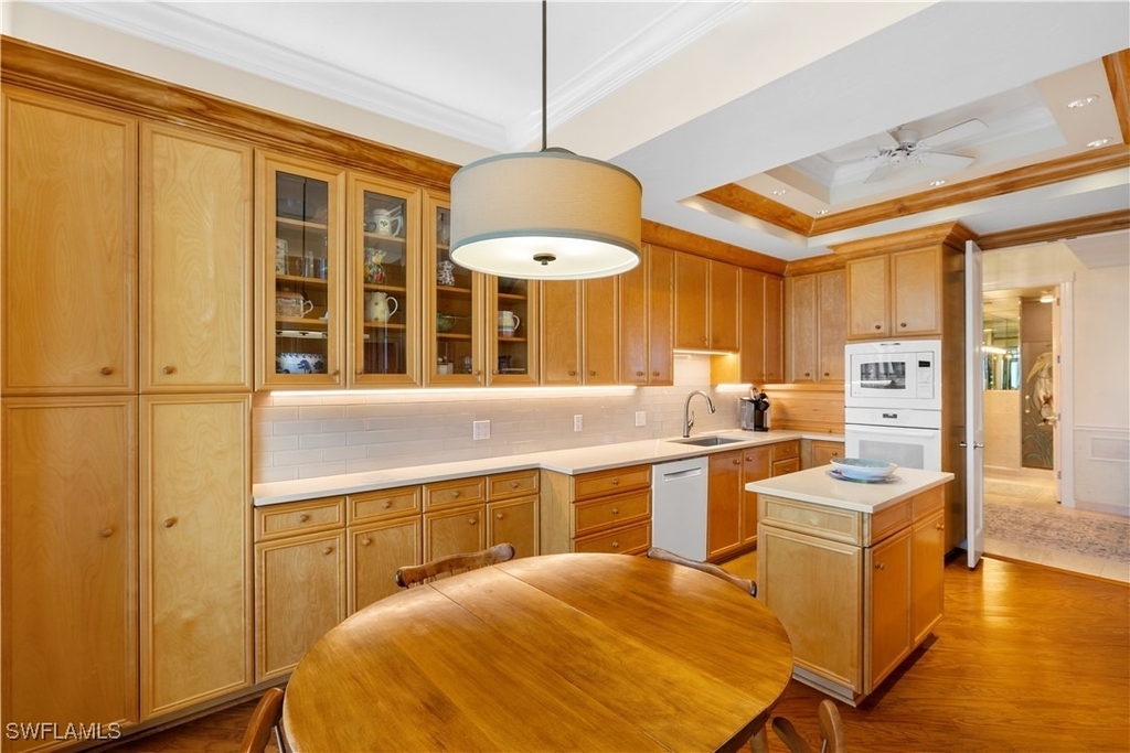 7515 Pelican Bay Boulevard - Photo 8