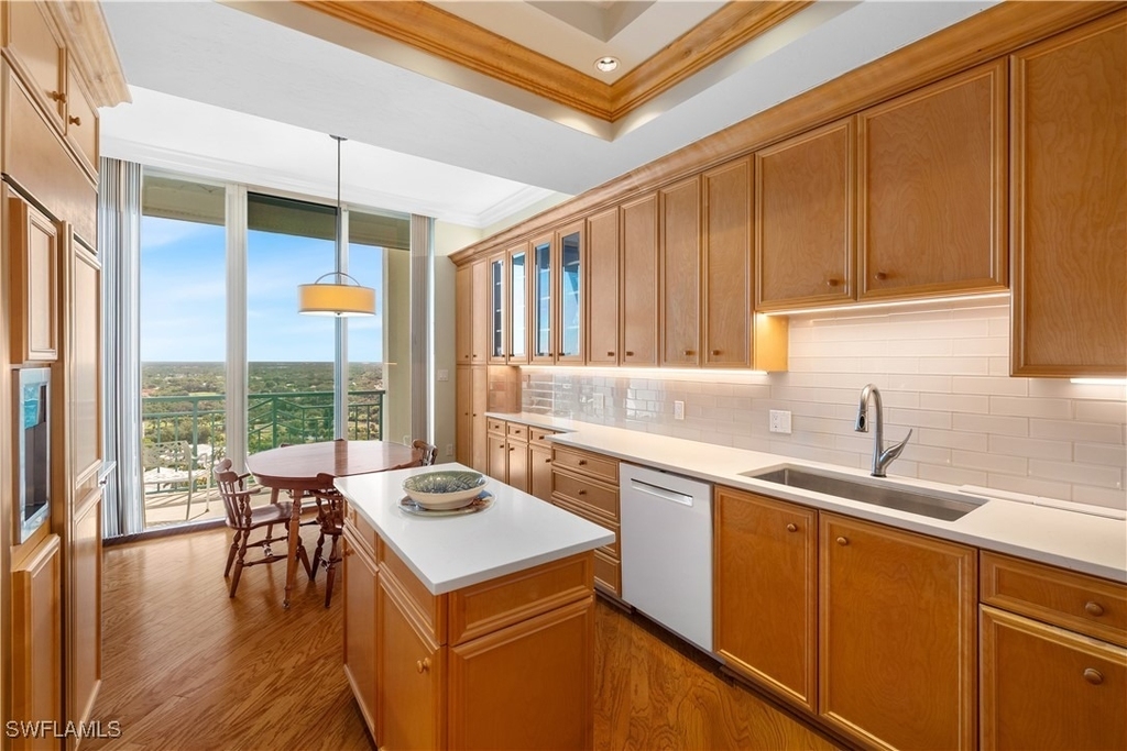 7515 Pelican Bay Boulevard - Photo 5