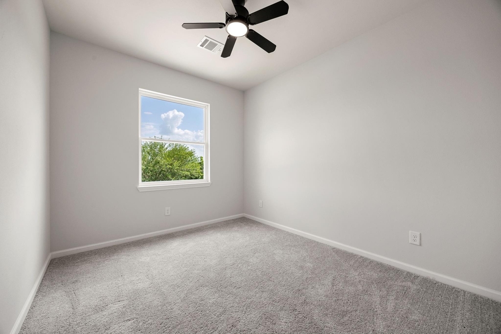 8 Donna Court - Photo 18