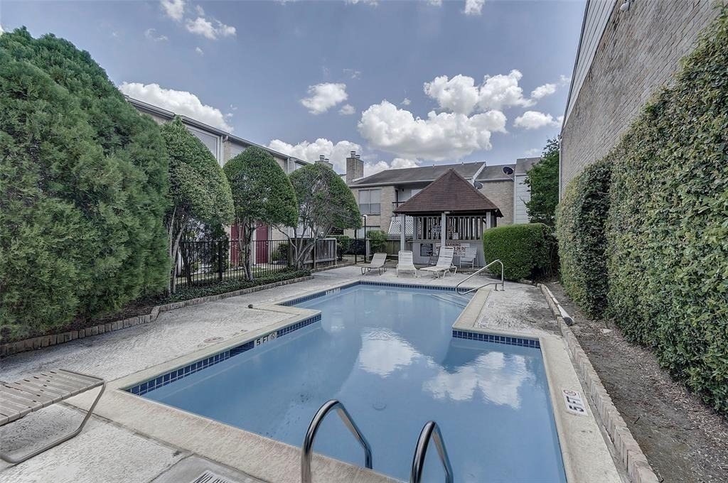 2110 Wilcrest Drive - Photo 3