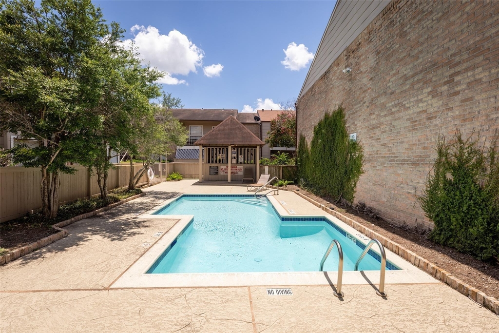 2110 Wilcrest Drive - Photo 2