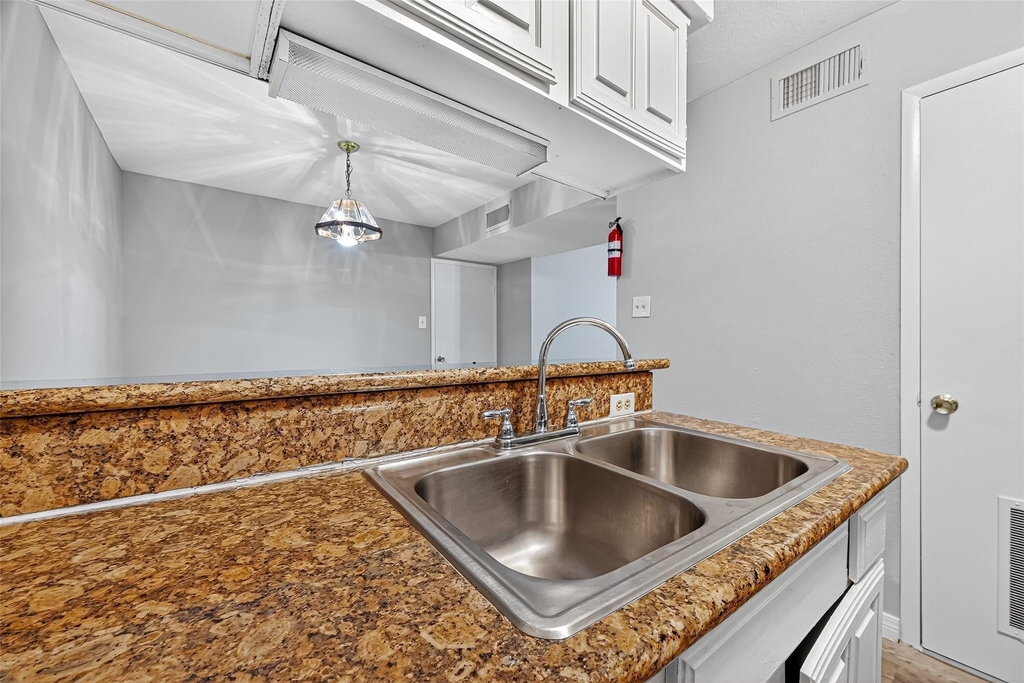 2110 Wilcrest Drive - Photo 14