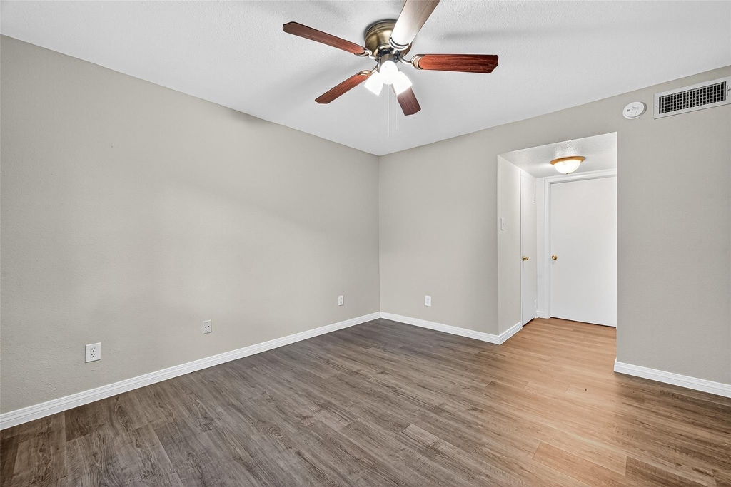 2110 Wilcrest Drive - Photo 15