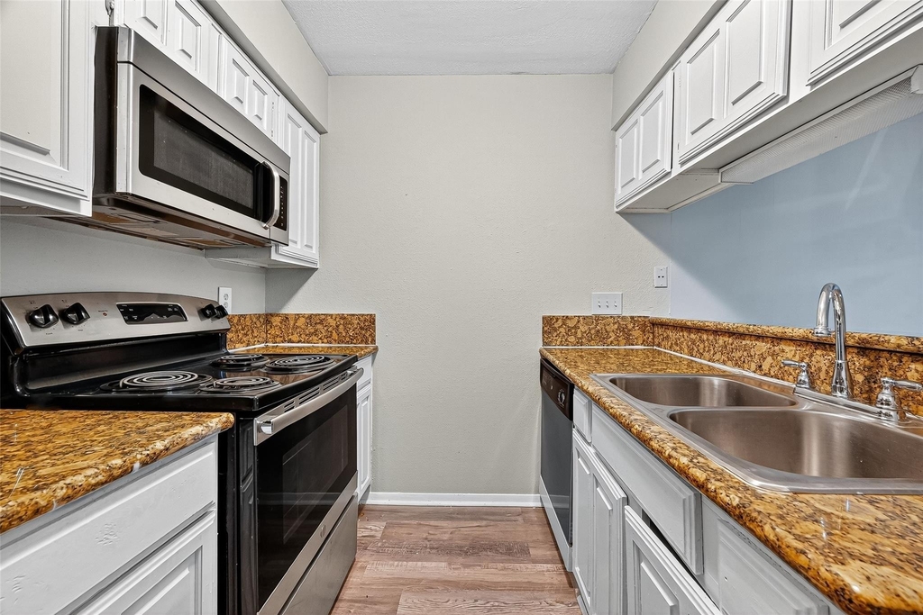 2110 Wilcrest Drive - Photo 11